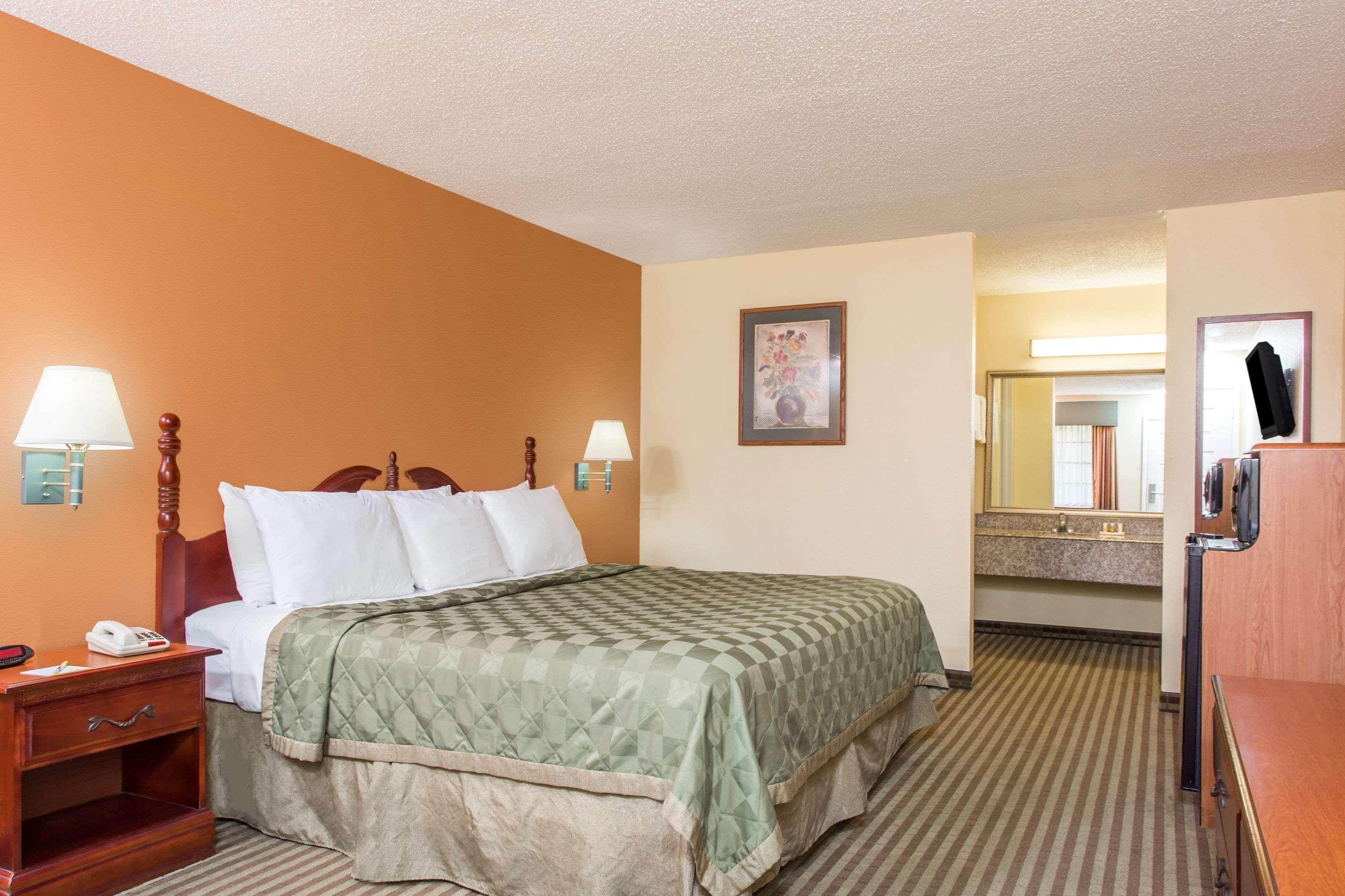 Days Inn By Wyndham Orange Dış mekan fotoğraf